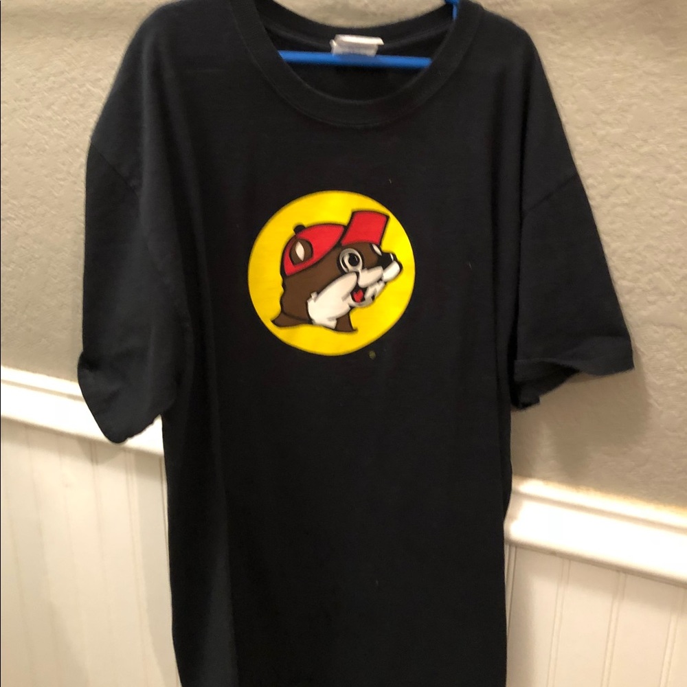 Black buckees t-shirt
